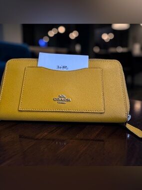 Coach Accordion Zip Wallet - F54007 Yellow